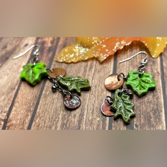 Leaf Dangle long Earrings Polymer Clay leaves & Natural sea shell - Picture 3 of 3